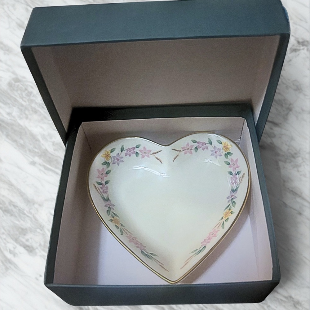 Lenox Floral Heart Trinket/Candy Dish • Gold Rim • Boxed Vintage Elegance Gift